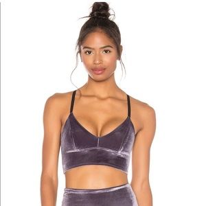Beyond Yoga velvet motion bra, XS, deep amethyst